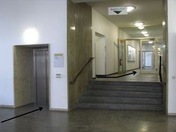 Aufzug im Eingangsbereich Aufzug im Eingangsbereich